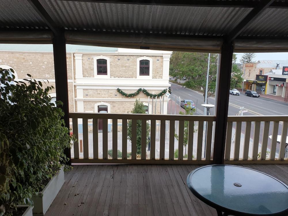 Balcony On Sixth Lodge Murray Bridge Eksteriør billede