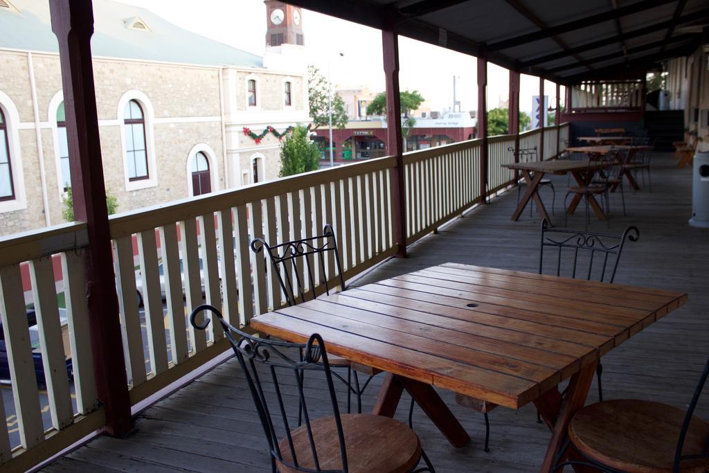 Balcony On Sixth Lodge Murray Bridge Eksteriør billede